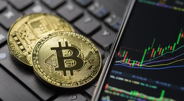 bitcoin-gold-cryptocurrency-trading-chart-smartphone-close-up-183385019